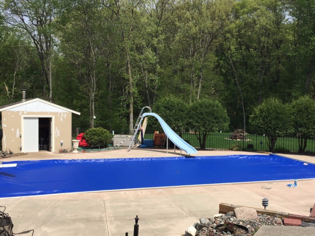 auto cover on pool with slide.